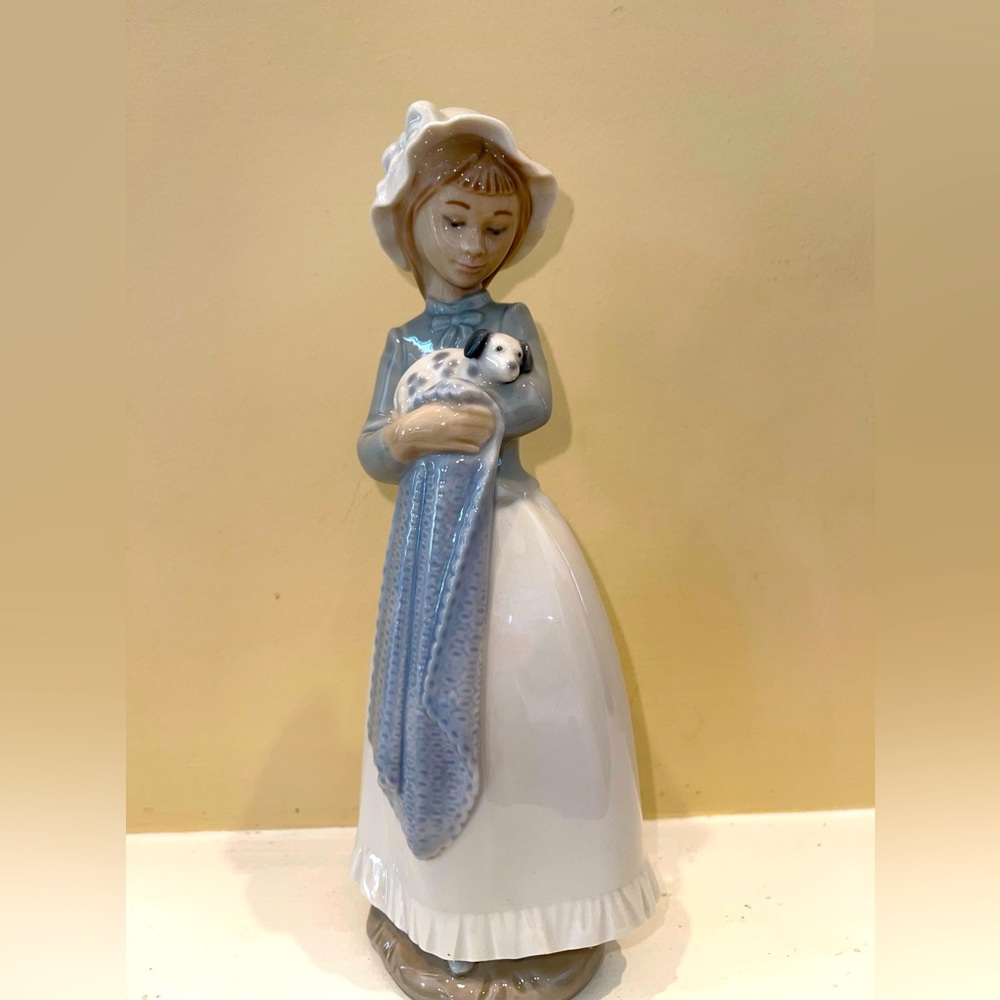 NAO LLADRO Maid  holding puppy  Dalmatian